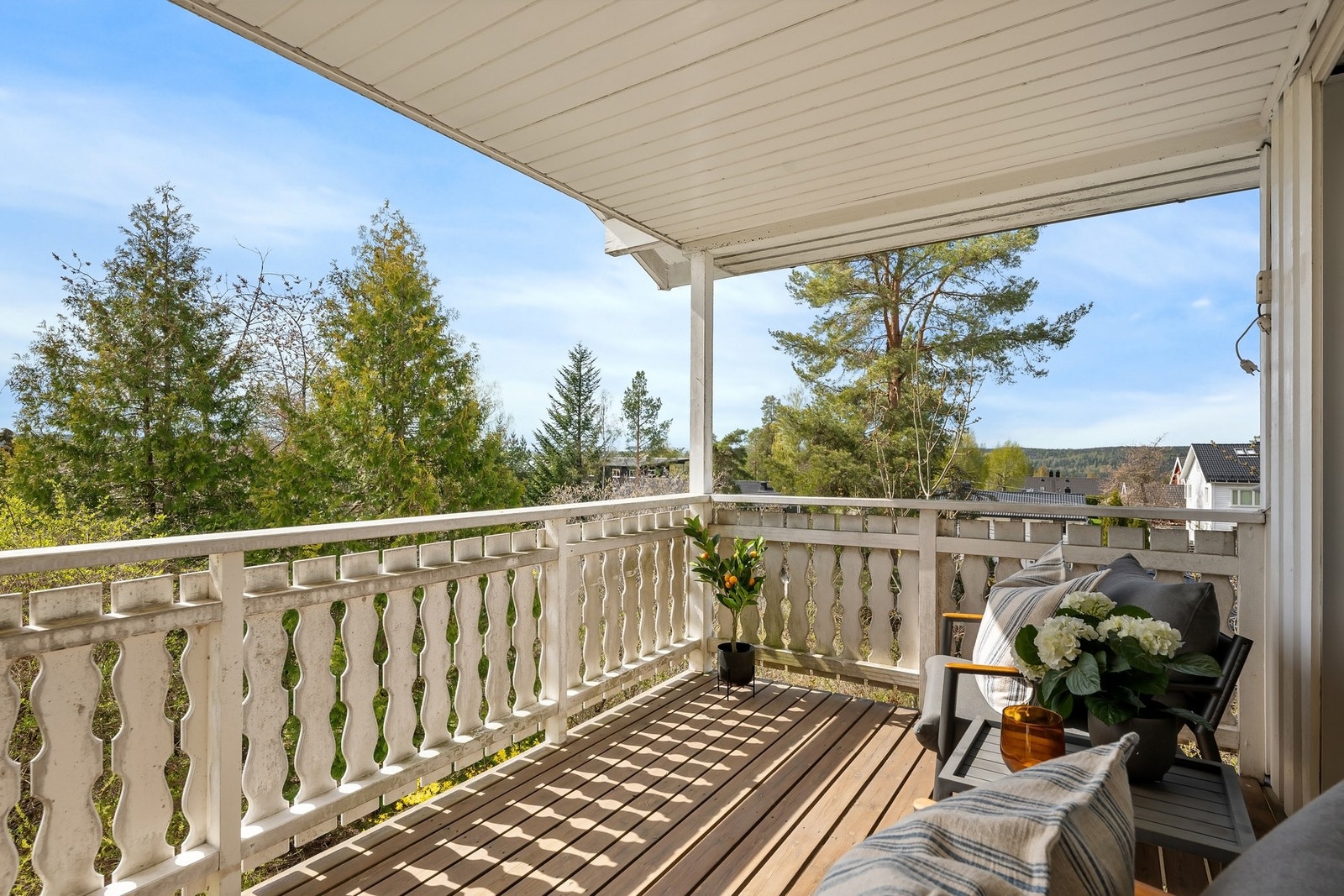 Overbygget terrasse - gode solforhold Galleribilde