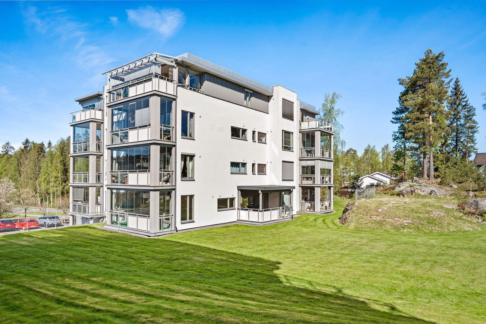 Velkommen til
Sole allé 2 presentert av daglig leder og eiendomsmegler Petter Eia Haavi! Galleribilde