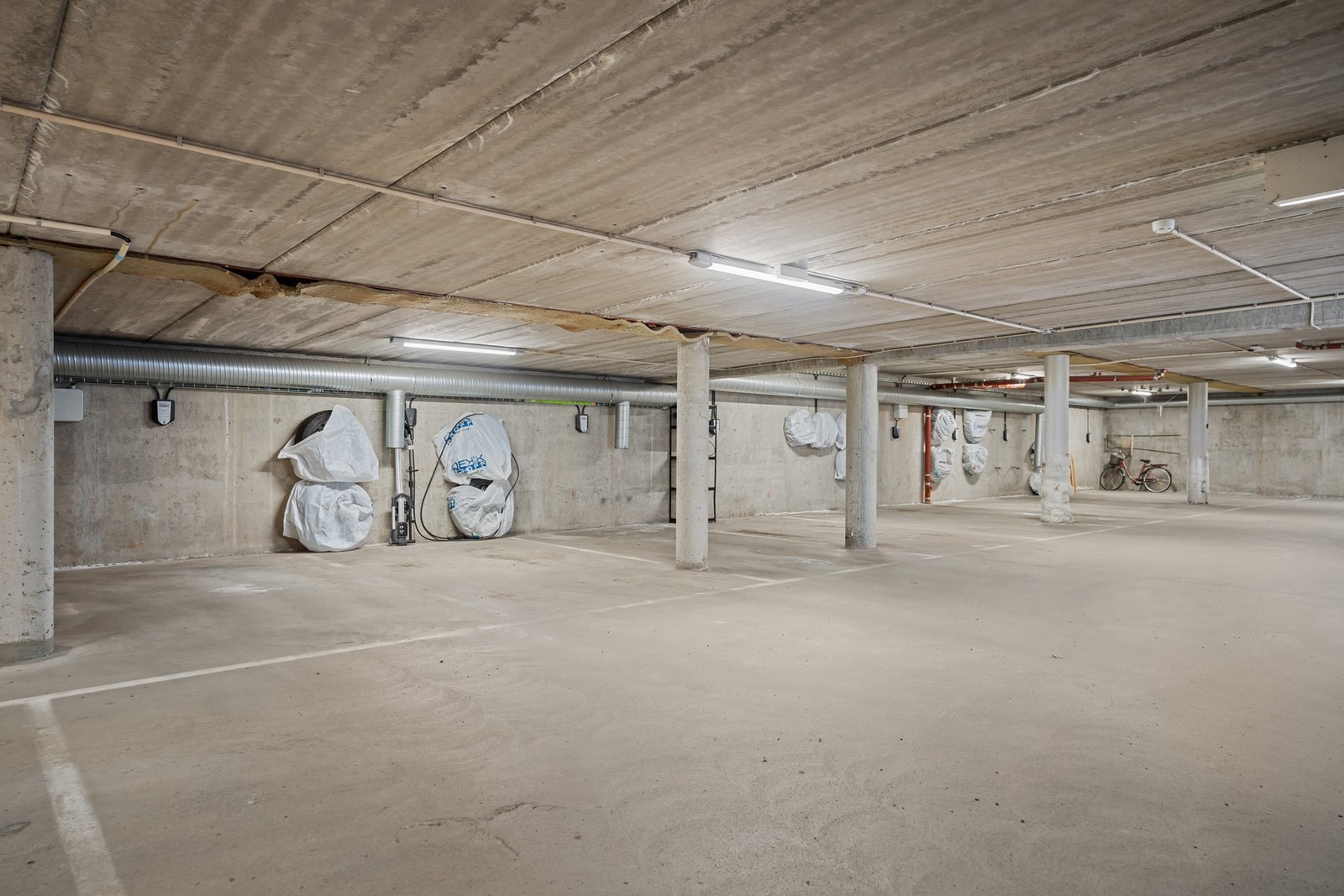 Boligen disponerer en garasjeplass i felles garasjeanlegg. Galleribilde
