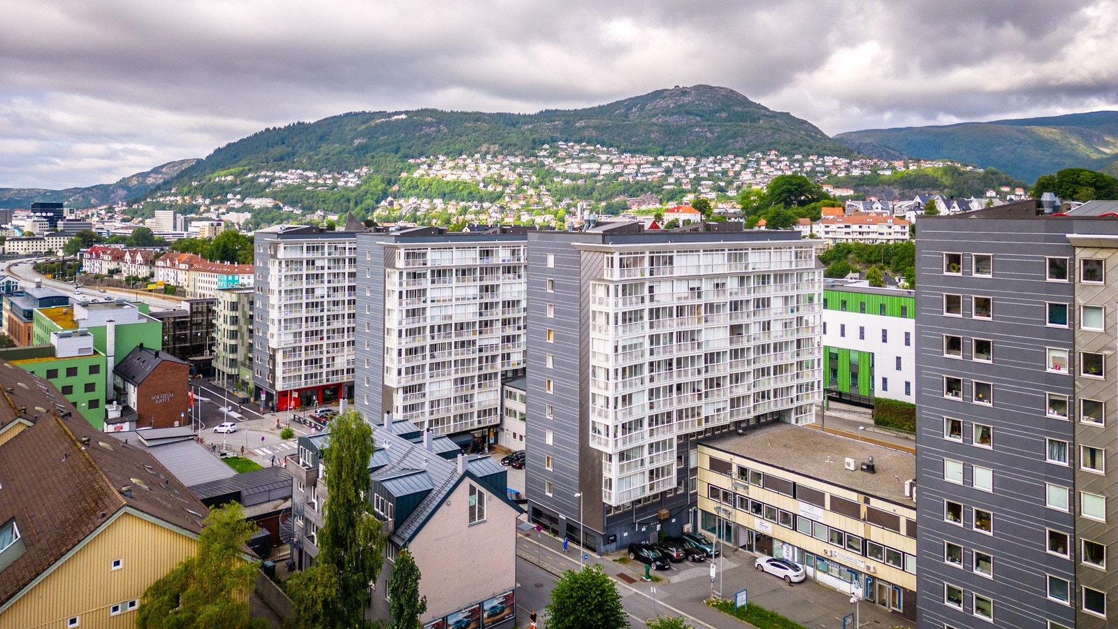 Borettslaget består av fire boligblokker og totalt 198 leiligheter. Galleribilde