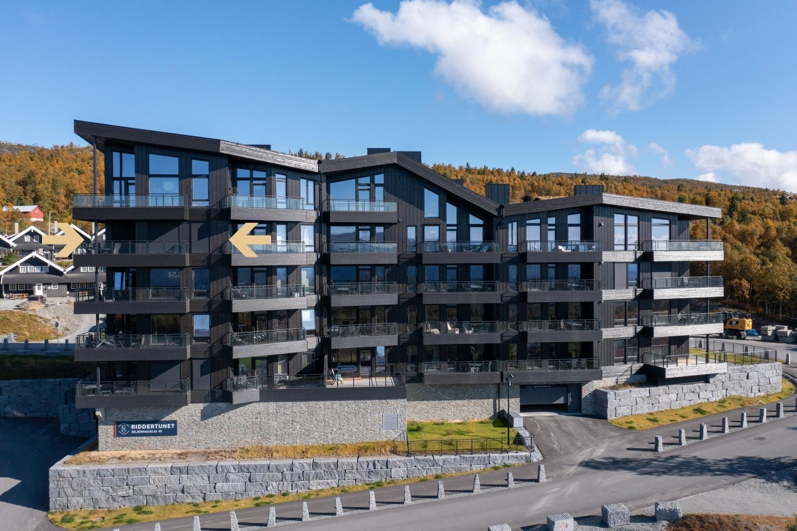 Vi har gleden av å presentere en nyere og meget flott endeleilighet fra 2020/2021 med attraktiv beliggenhet på Beitostølen. Galleribilde