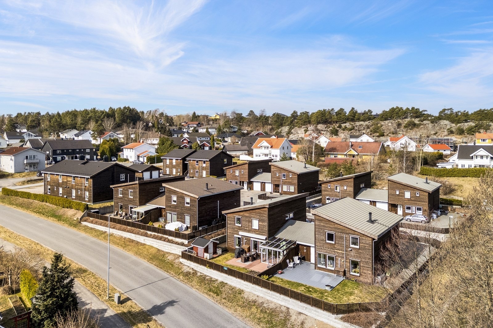 Eiendommen ligger i et barnevennlig område med kort vei til både Rød barneskole og Gressvik ungdomsskole. Galleribilde
