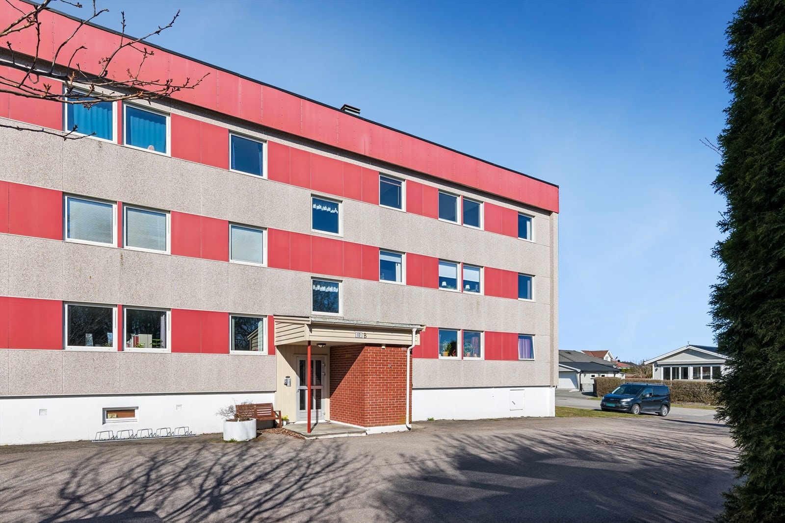 Felles inngangsparti med porttelefon. Galleribilde