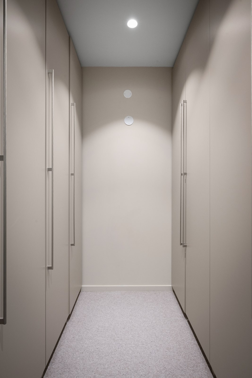 En romslig garderobe/bod gir rikelig med lagringsmuligheter. Galleribilde