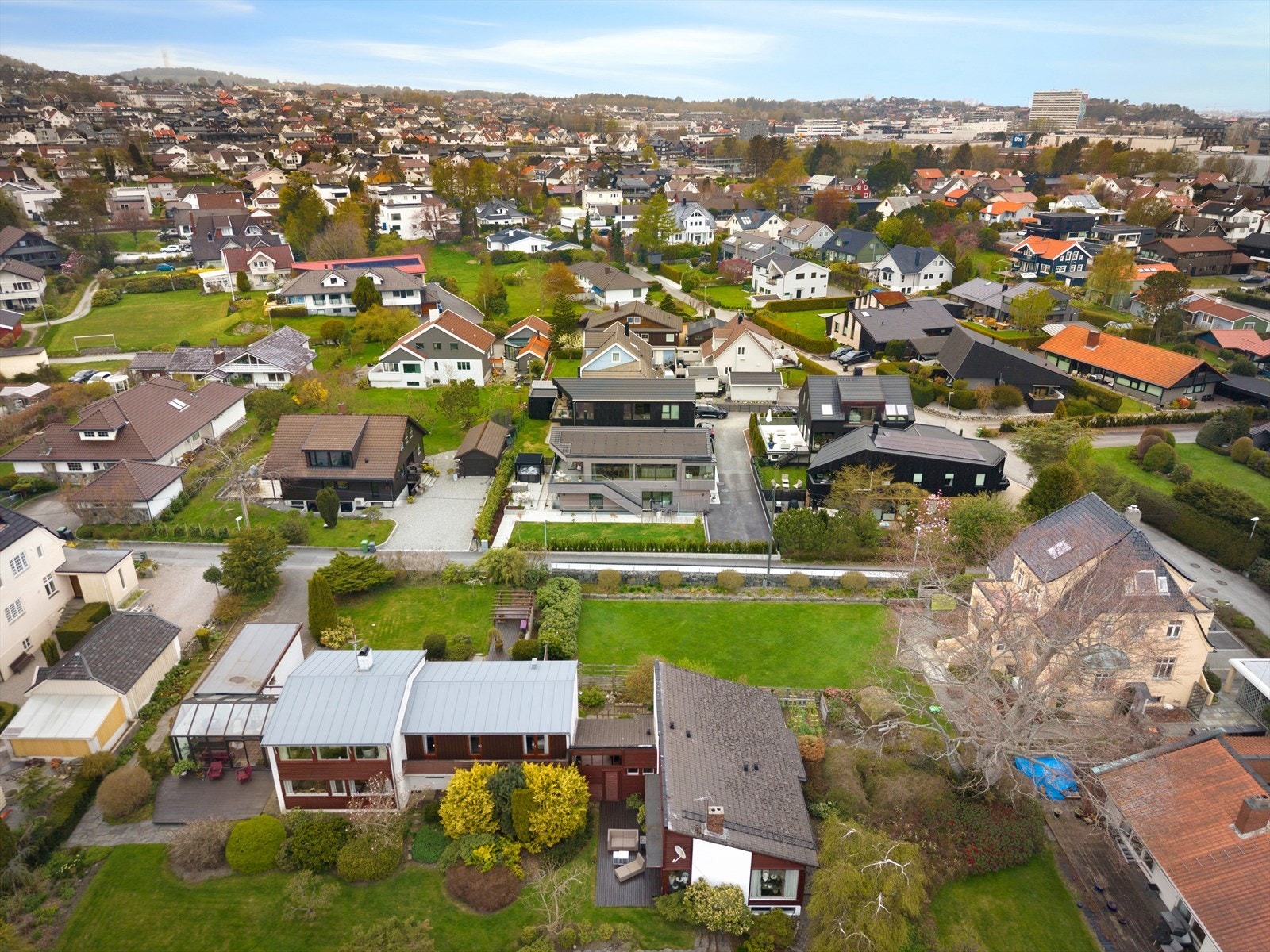 Fra boligen er det kort vei til både Vaulen skole og flere populære barnehager. Galleribilde