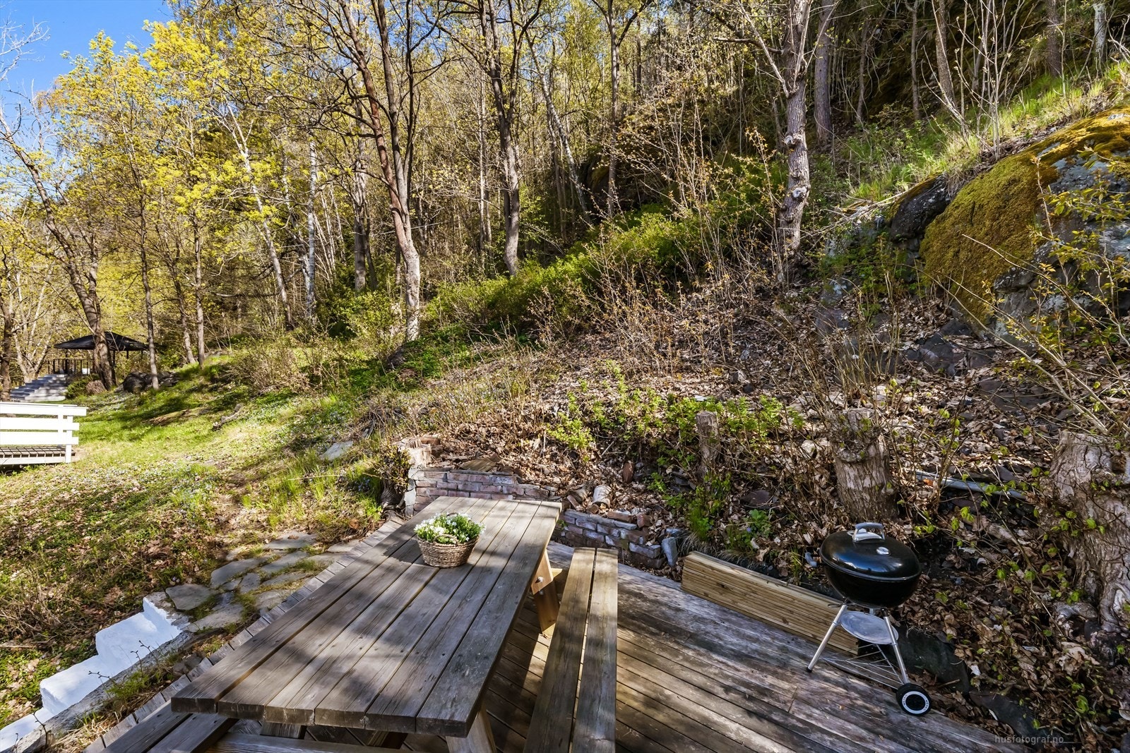 Med skogen som nærmeste nabo er det kort vei til flotte turområder. Galleribilde