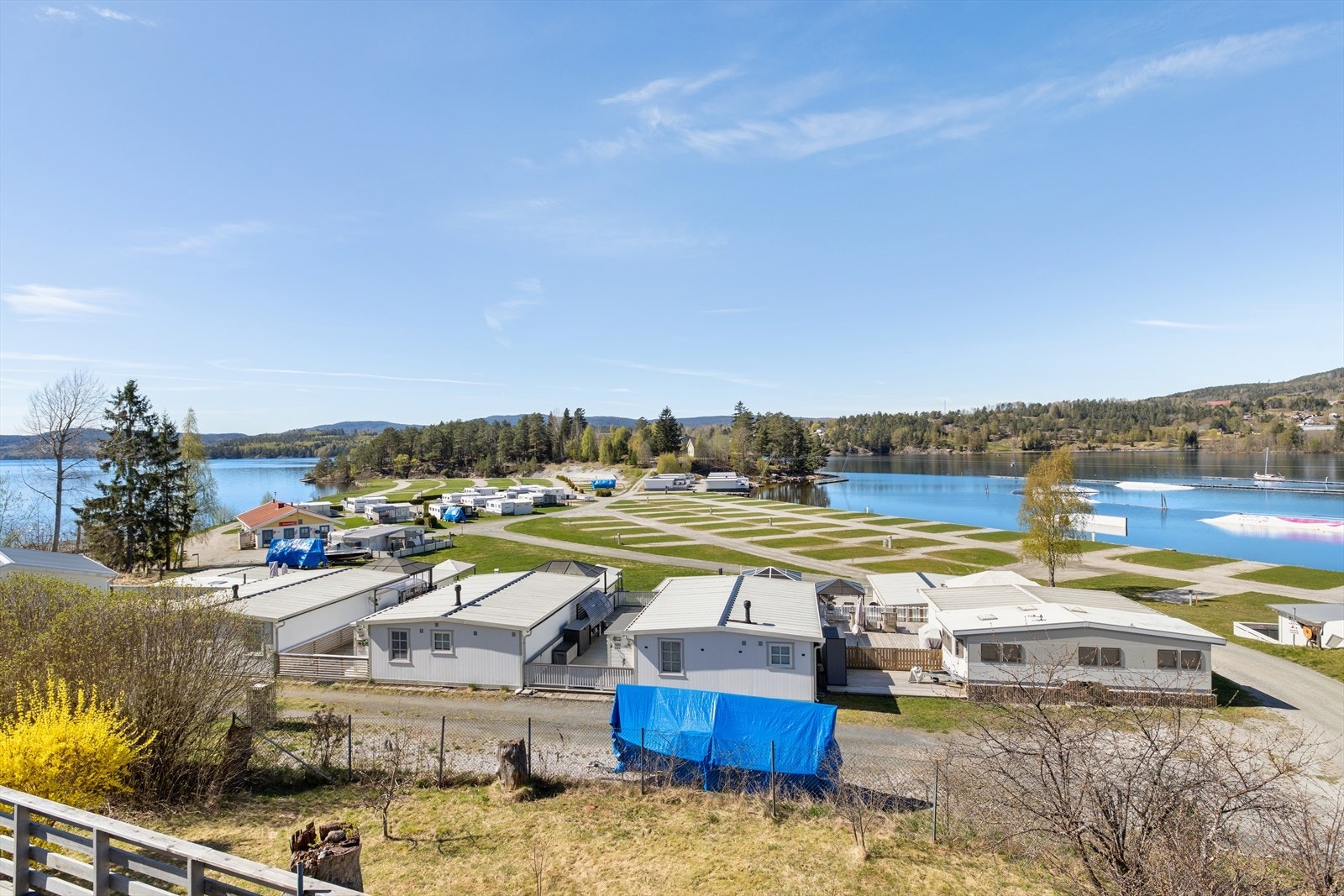 Nydelig utsikt fra verandaen ut mot Nordsjø og den flotte campingen Galleribilde