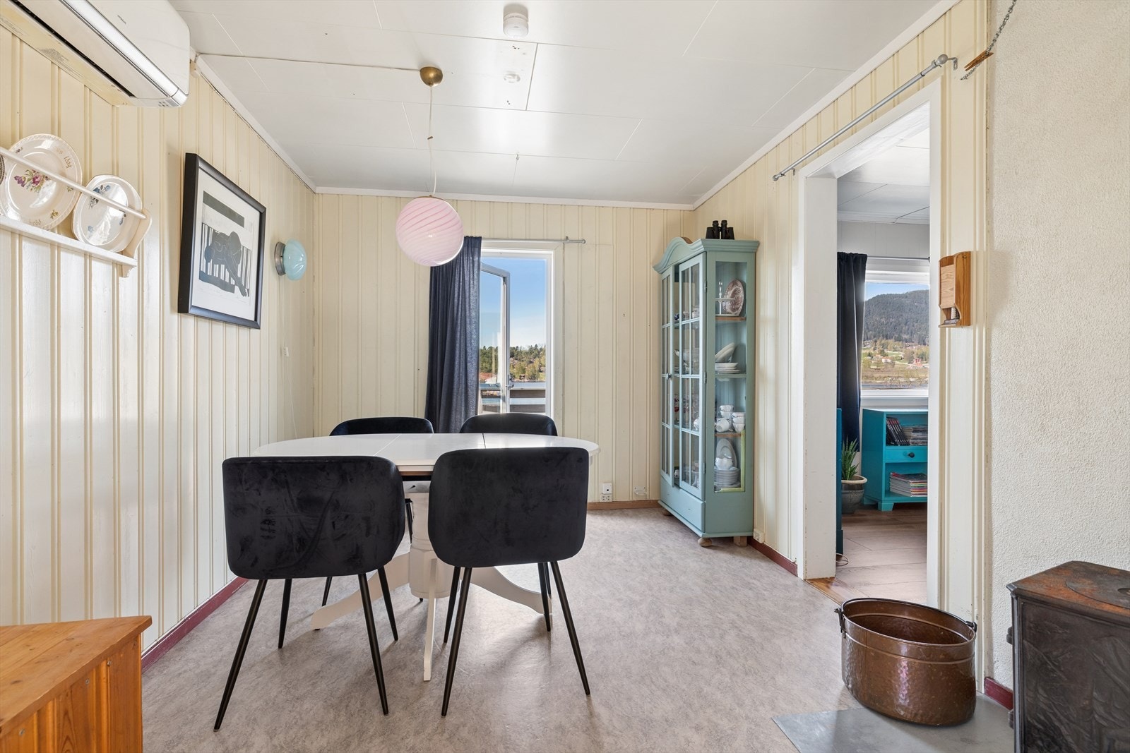 Spisestue med utgang til veranda med fantastisk utsikt Galleribilde