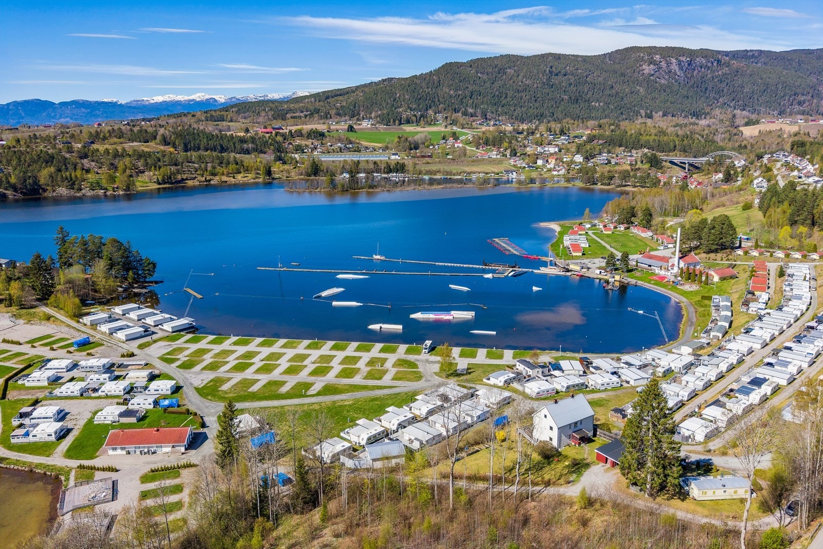 Norsjø ferieland som nabo kan tilby flotte uteområder, kabelpark, minigolf, strand, bading og kanoutleie Galleribilde