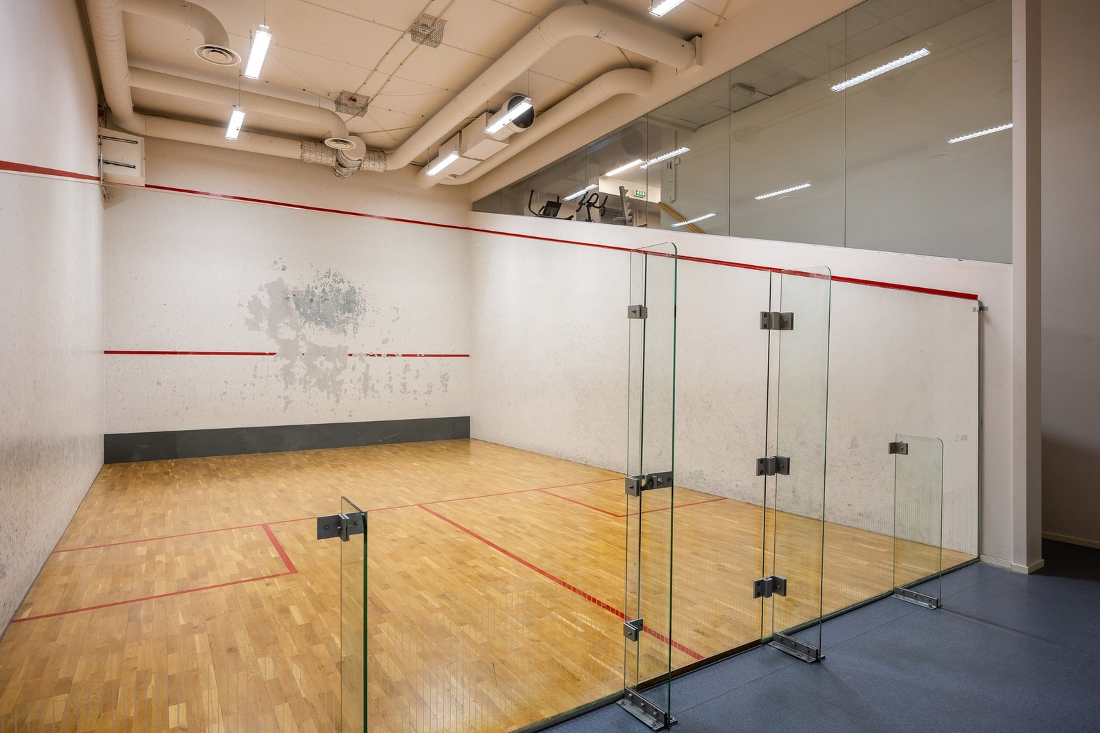 Squash hall til disposisjon for beboerne i bygget Galleribilde
