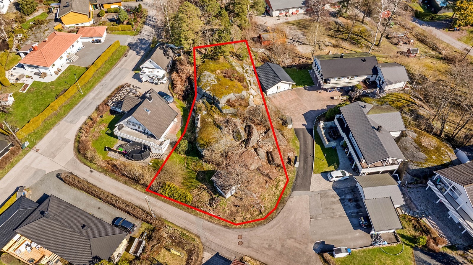 Markert tomtegrense er kun en illustrasjon, og ikke nøyaktige tomtegrenser Galleribilde