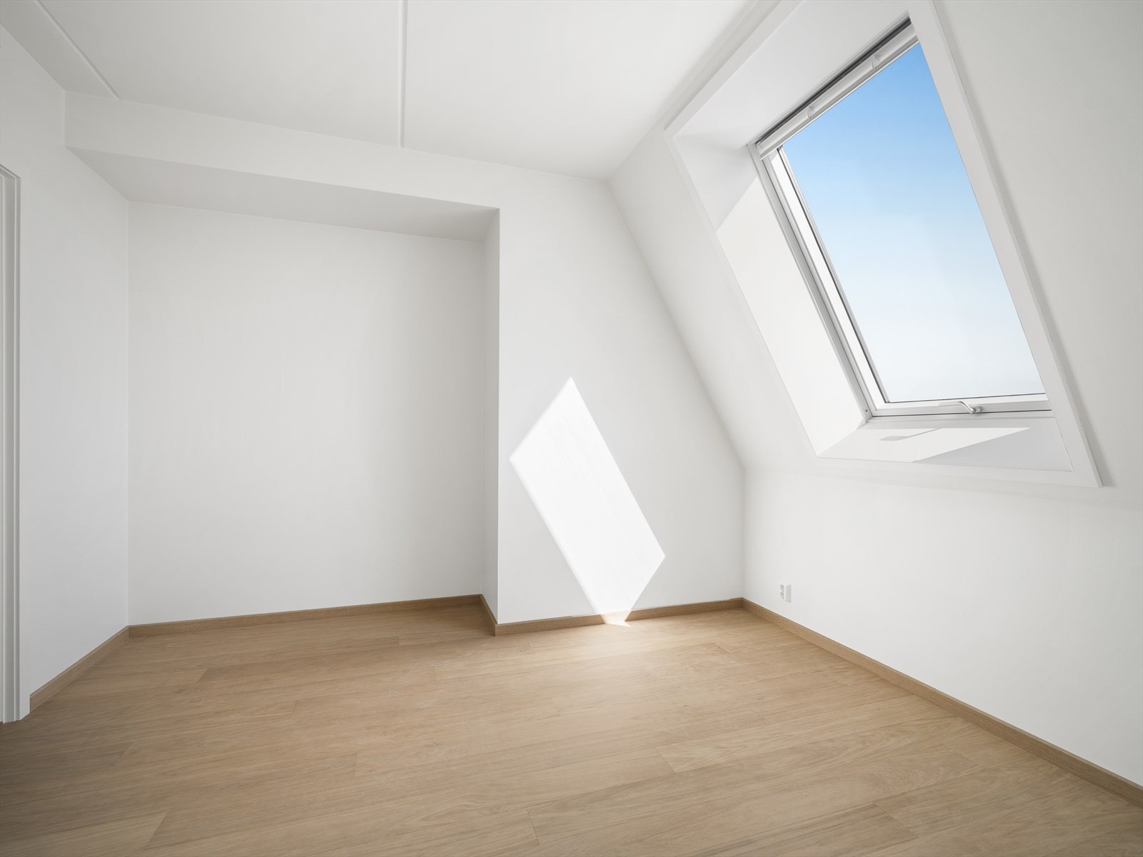Soverom med god plass til garderobe Galleribilde