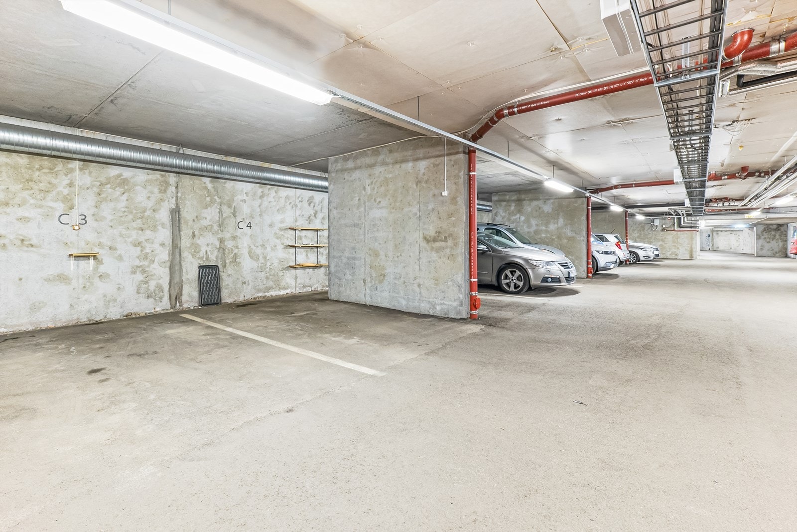 Medfølger parkeringsplass i felles garasjeanlegg. Galleribilde