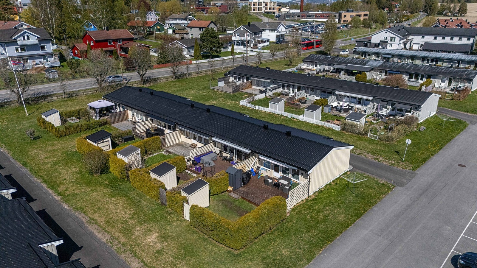 Fra boligen er det kun få minutters gange til Hovelsrudveien bussholdeplass med linje 110. Galleribilde