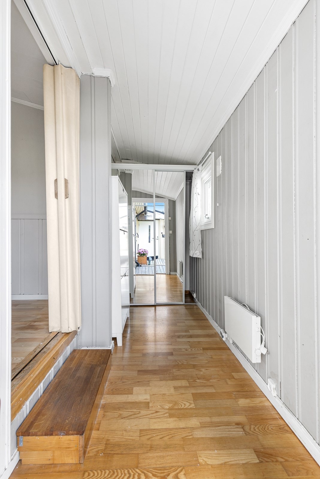 Fra gangen er det tilgang til bad, bod og soverom. Galleribilde