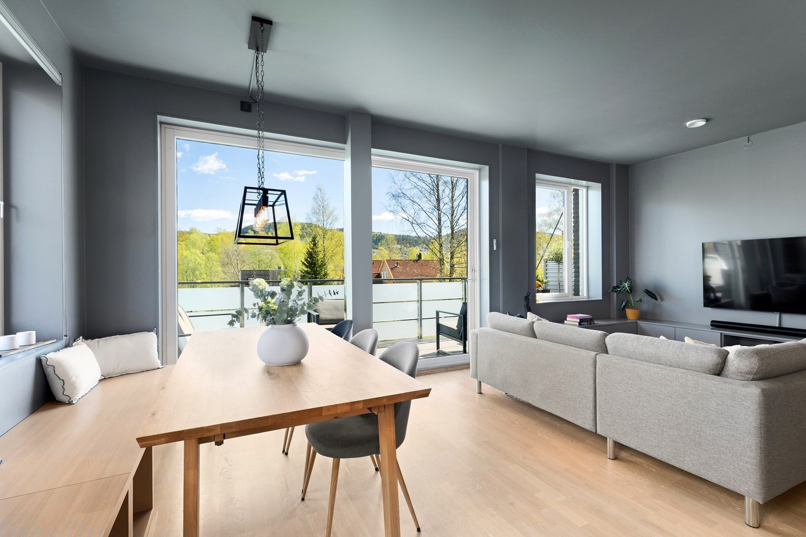 Fin samlingsplass for venner og bekjente ved spiseplassen Galleribilde