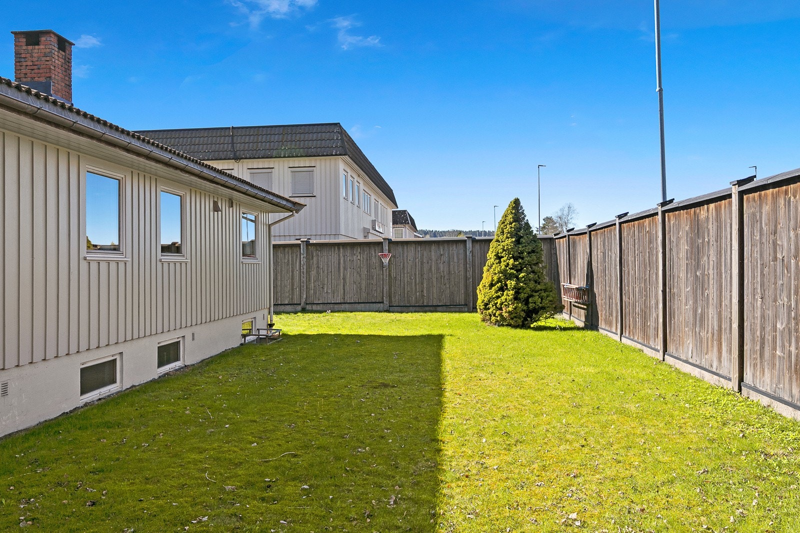 Pent opparbeidet med plen Galleribilde