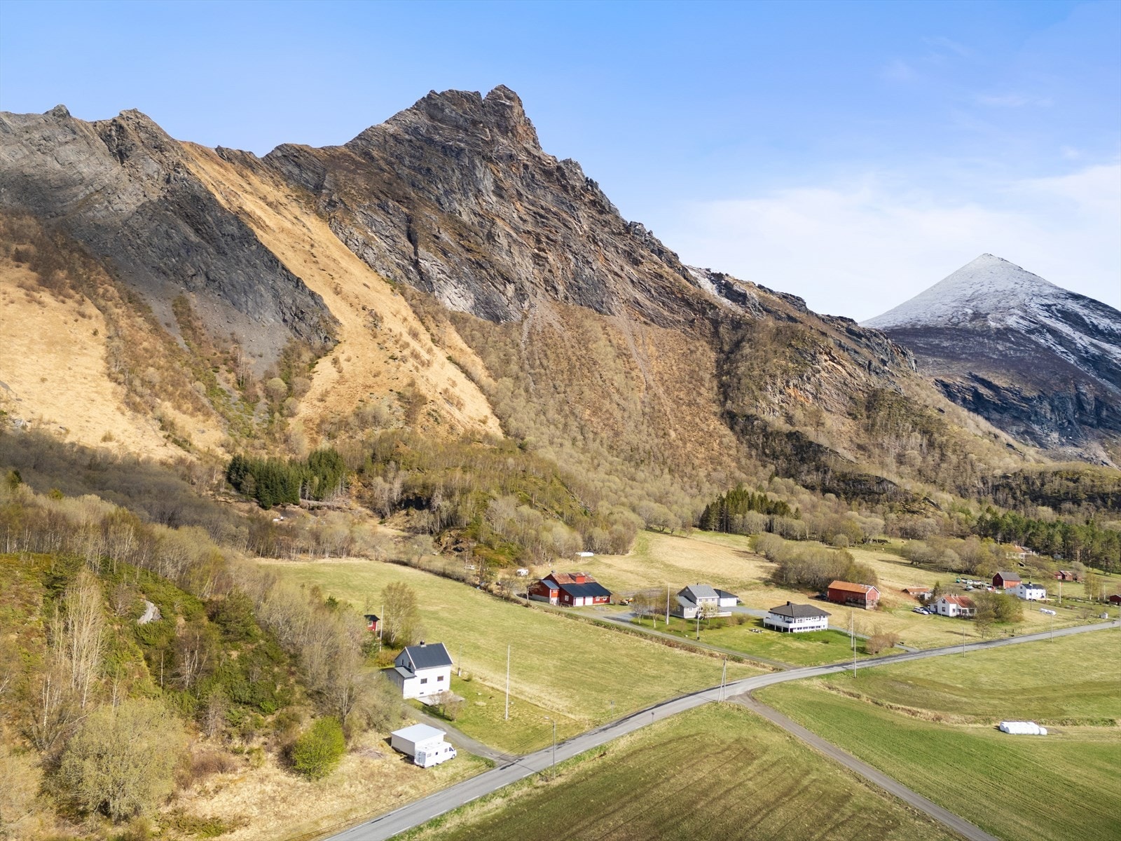 Kort avstand til dagligvarebutikk (ca. 1 km) Galleribilde