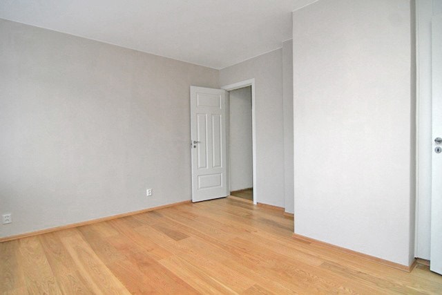 Soverom med tilgang til liten bod. Galleribilde