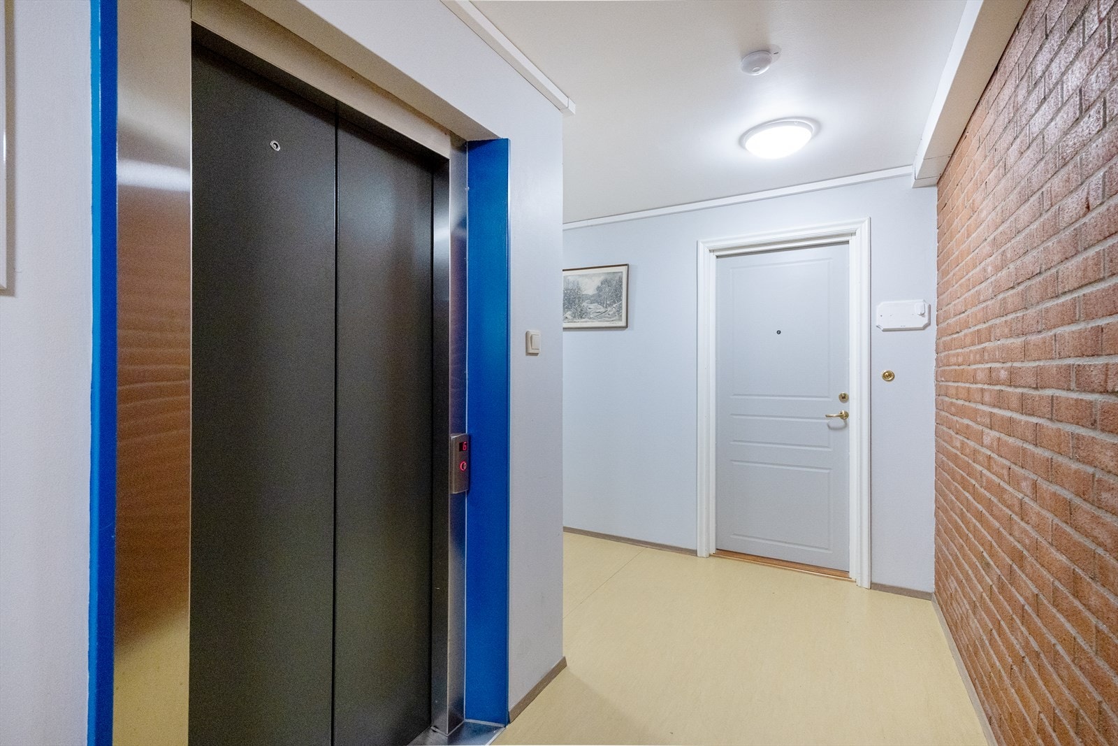 Det er heisadkomst helt opp til leilighetens etasje. Galleribilde