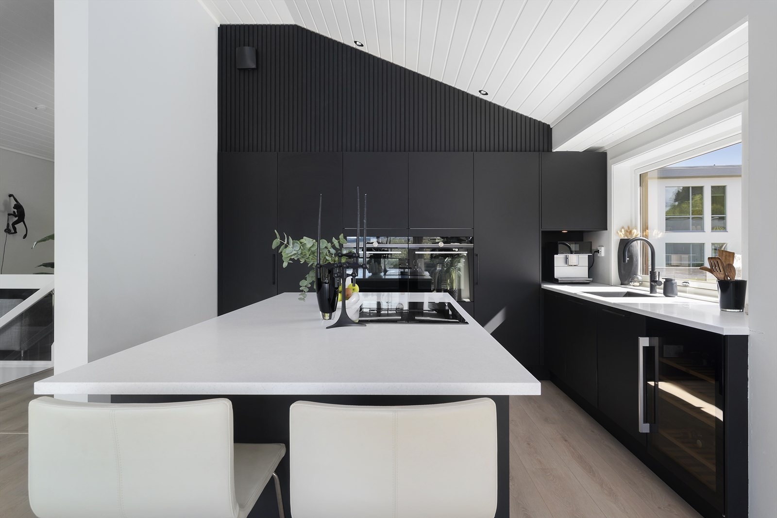 Benkeplate av corian. Slitesterkt og stilfullt. Galleribilde