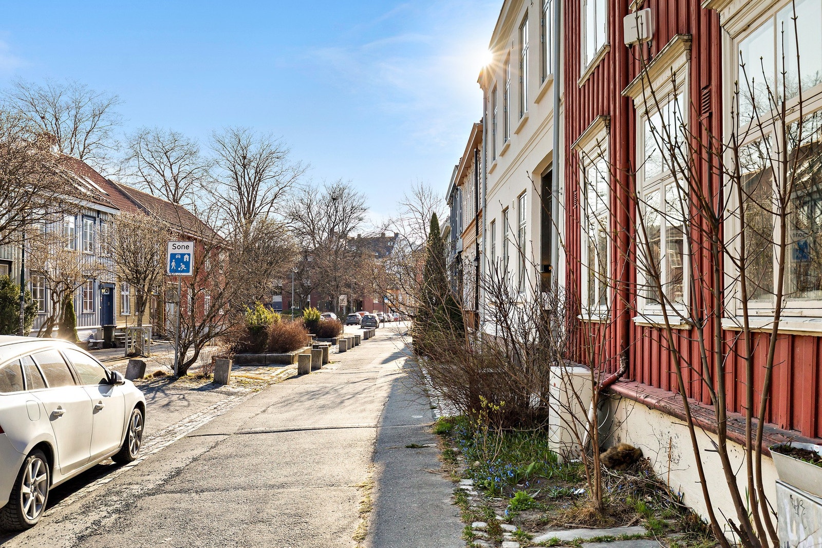 Leiligheten ligger i en klassisk sentrumsbygård i en mer tilbaketrukket del av Midtbyen. Galleribilde