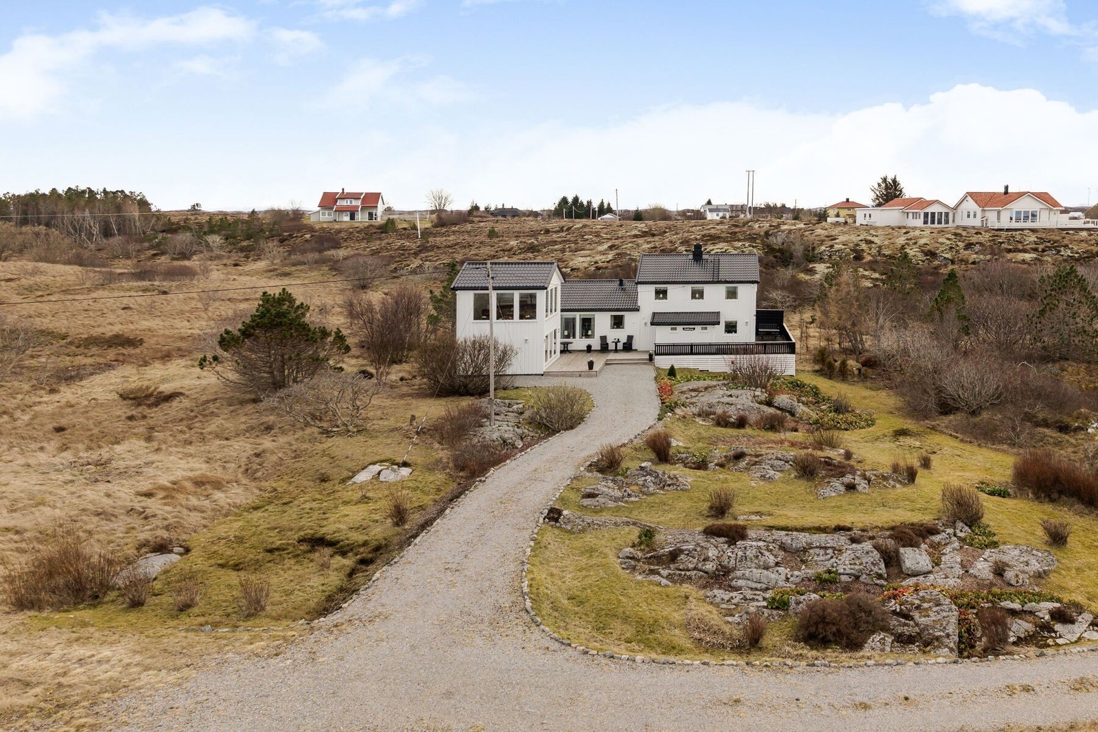 Eiendommen ligger naturskjønt til med fine turområder i nærheten Galleribilde