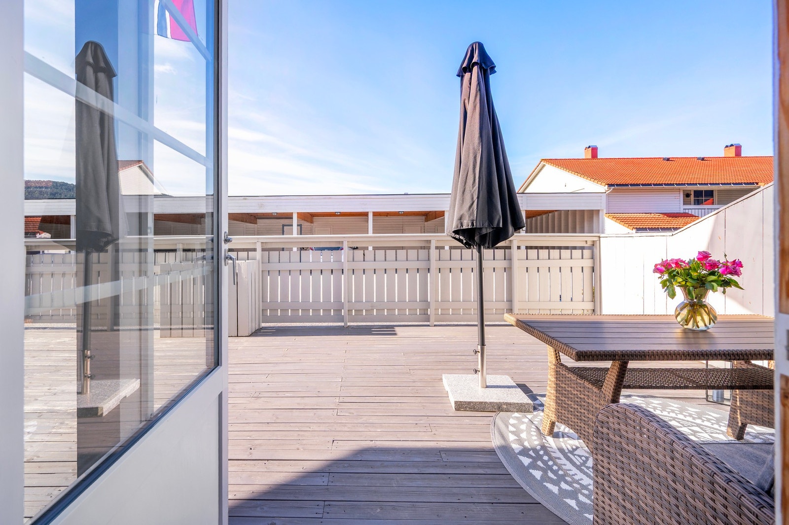 Utganng fra stuen til denne nydelige terrassen. Galleribilde