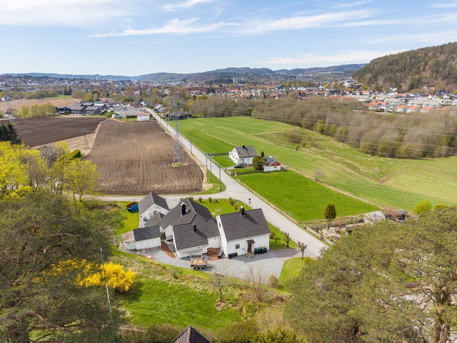 Beliggenheten er praktisk med kort vei til både skoler og barnehager. Galleribilde