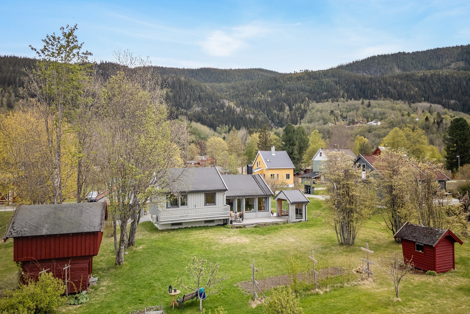 Det er ca. 1 km til Melhus sentrum. Galleribilde