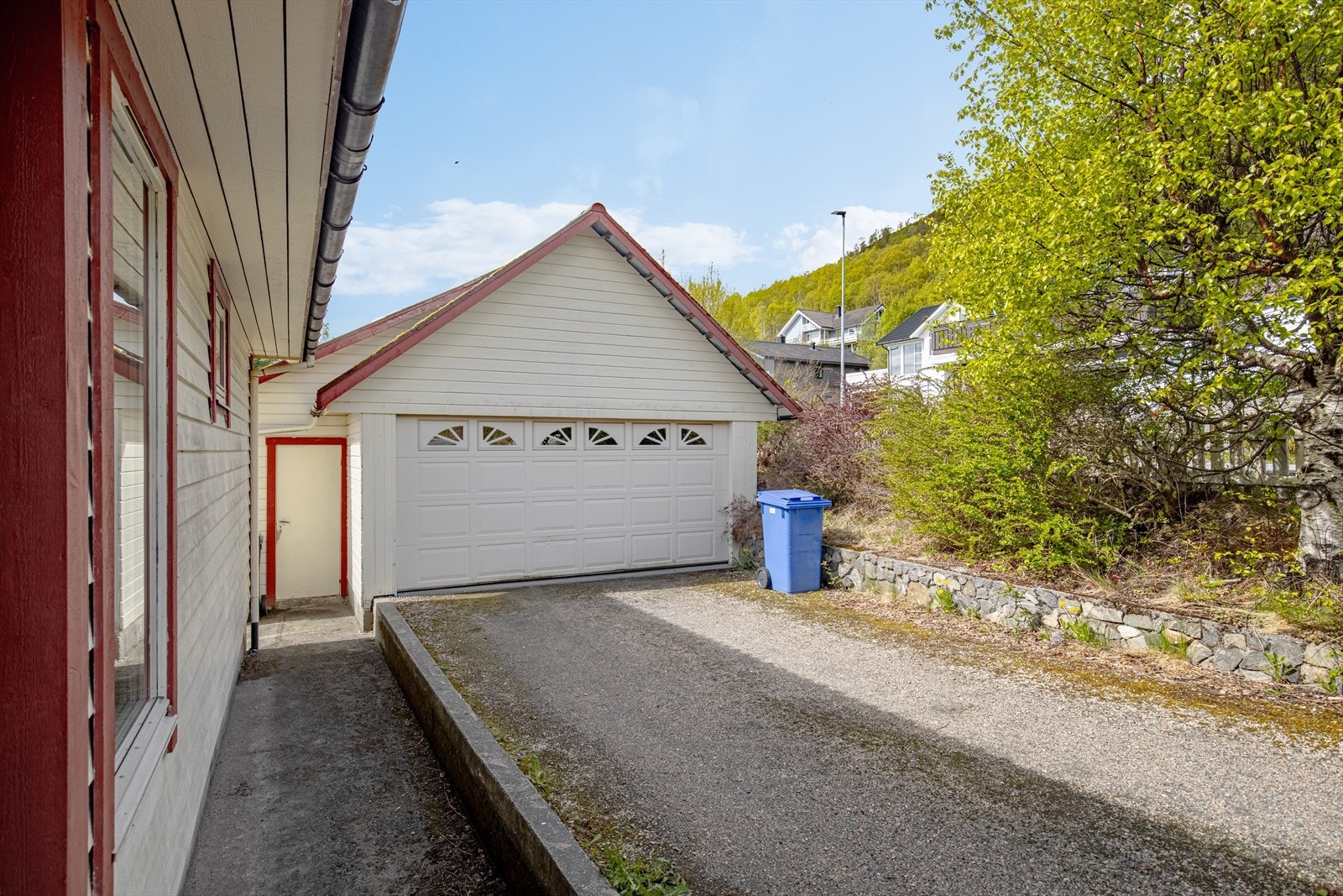 Garasje med bod har byggeår 1995 og har et samlet BRA-e på 42 m² Galleribilde
