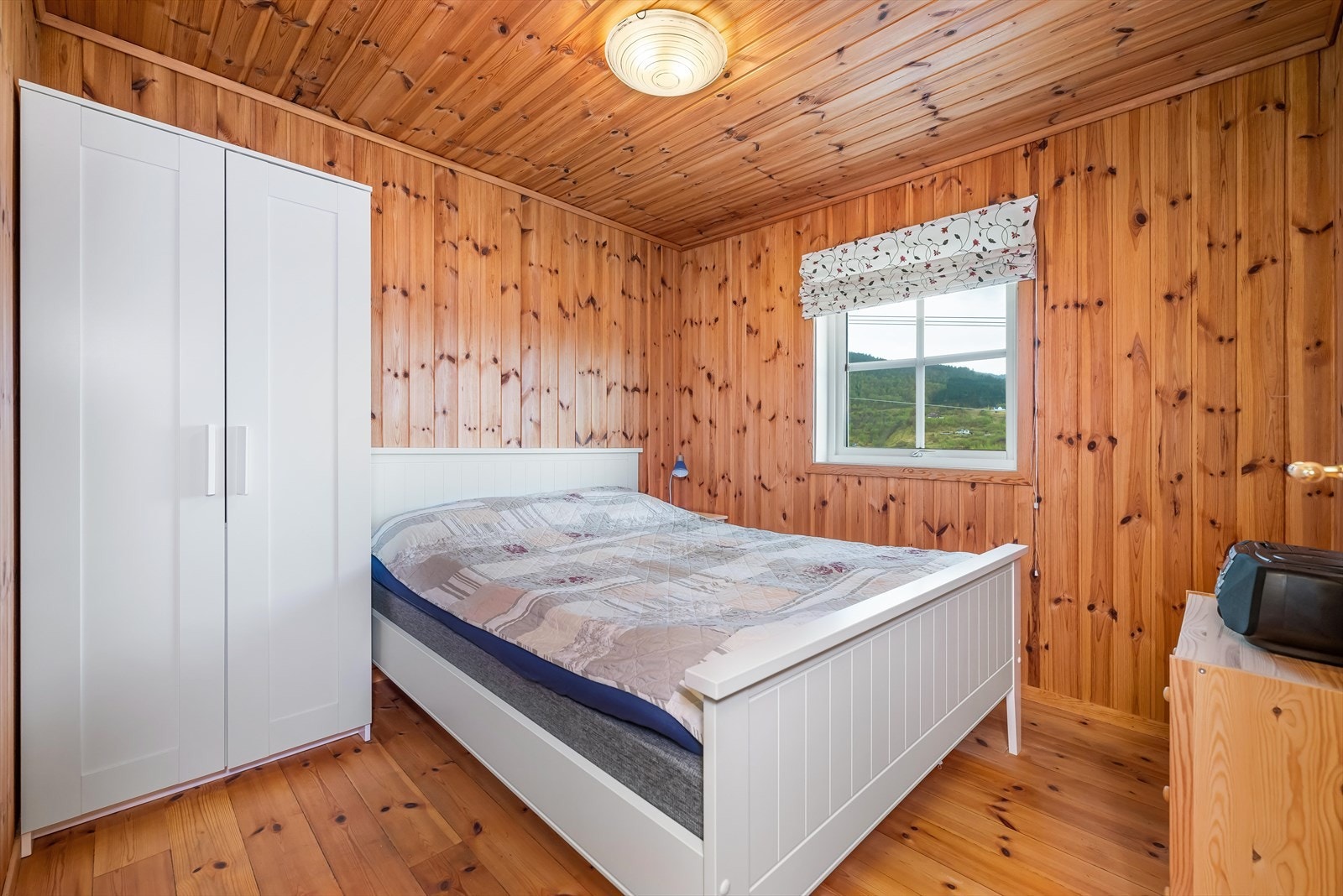 To av soverommene har god plass for dobbeltseng og garderobe med mer. Galleribilde