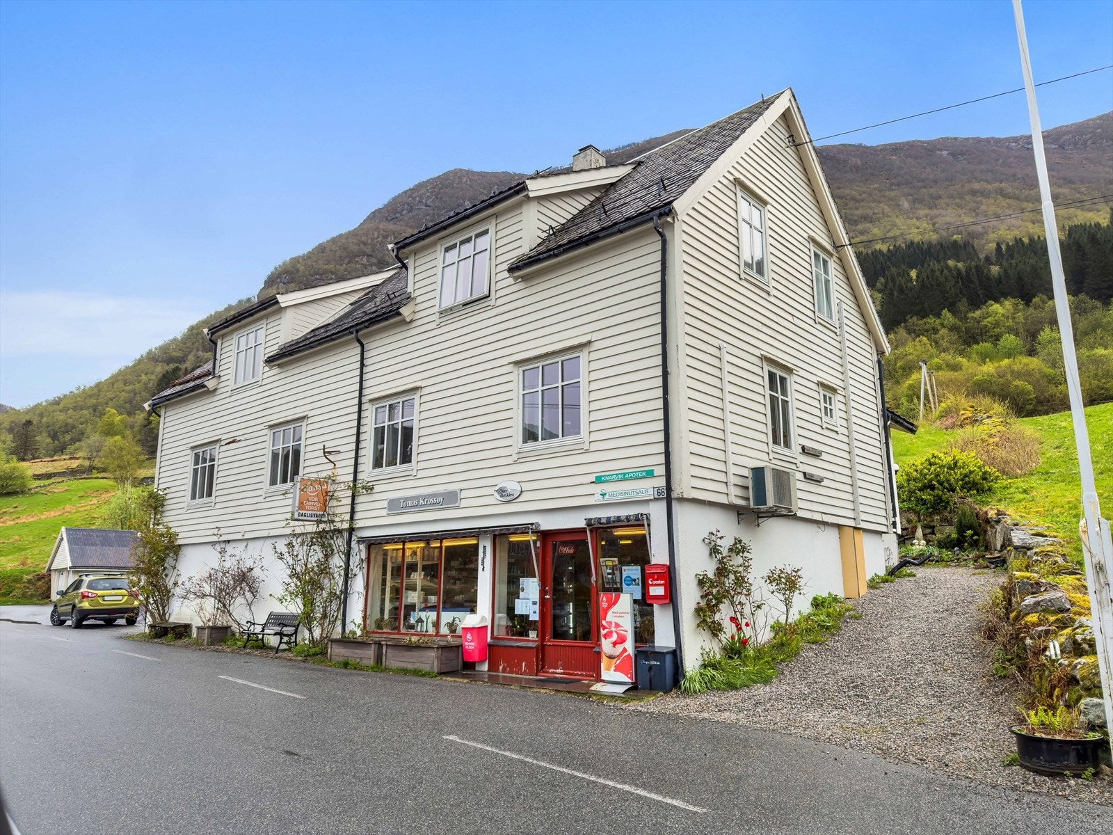 Kun kort kjørevei til nærbutikk. Galleribilde