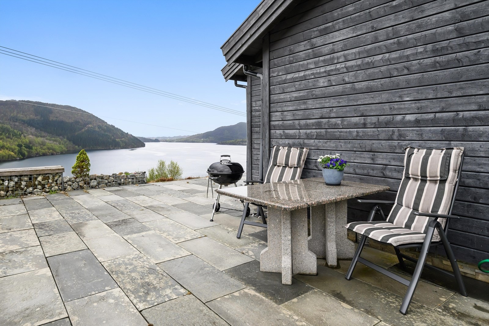 Her er det solrikt på sommerstid og meget gode utsiktsforhold. Galleribilde