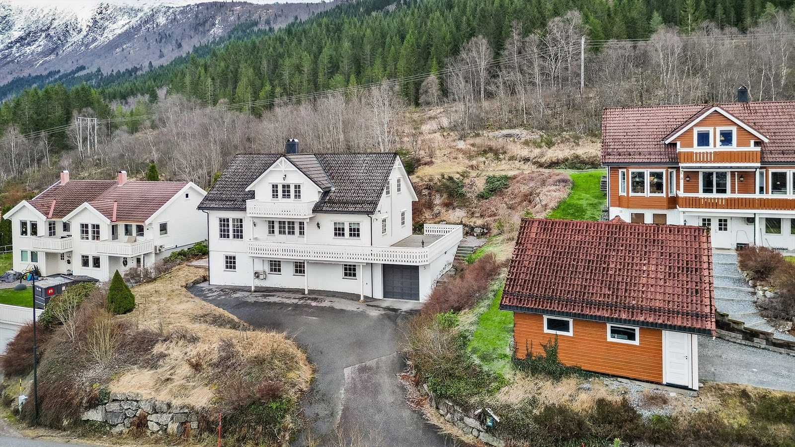 Innkøyring og parkering Galleribilde