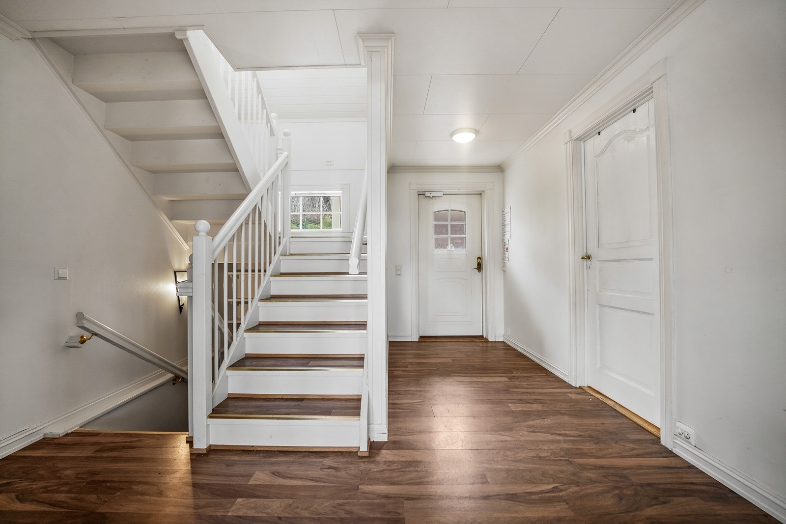 Trappegang mot u.etg. og 2.etg. Galleribilde