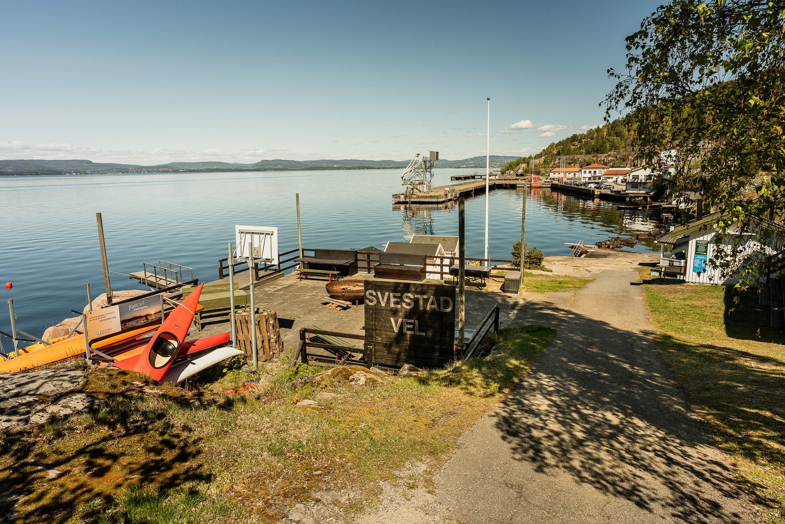 Svestad Vel er et lokalt samlingspunkt med brygge, aktivitet og et levende nærmiljø. Galleribilde