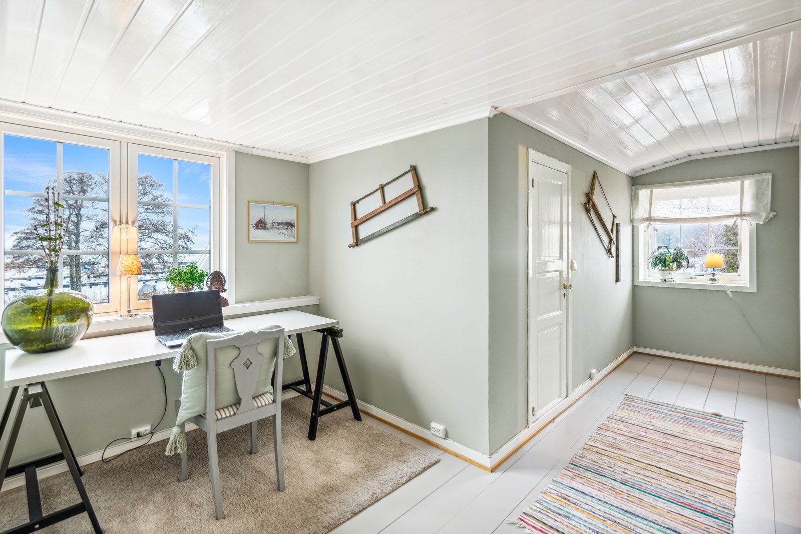 Stue/kontor 2. etg. med utsikt mot havnen. Galleribilde