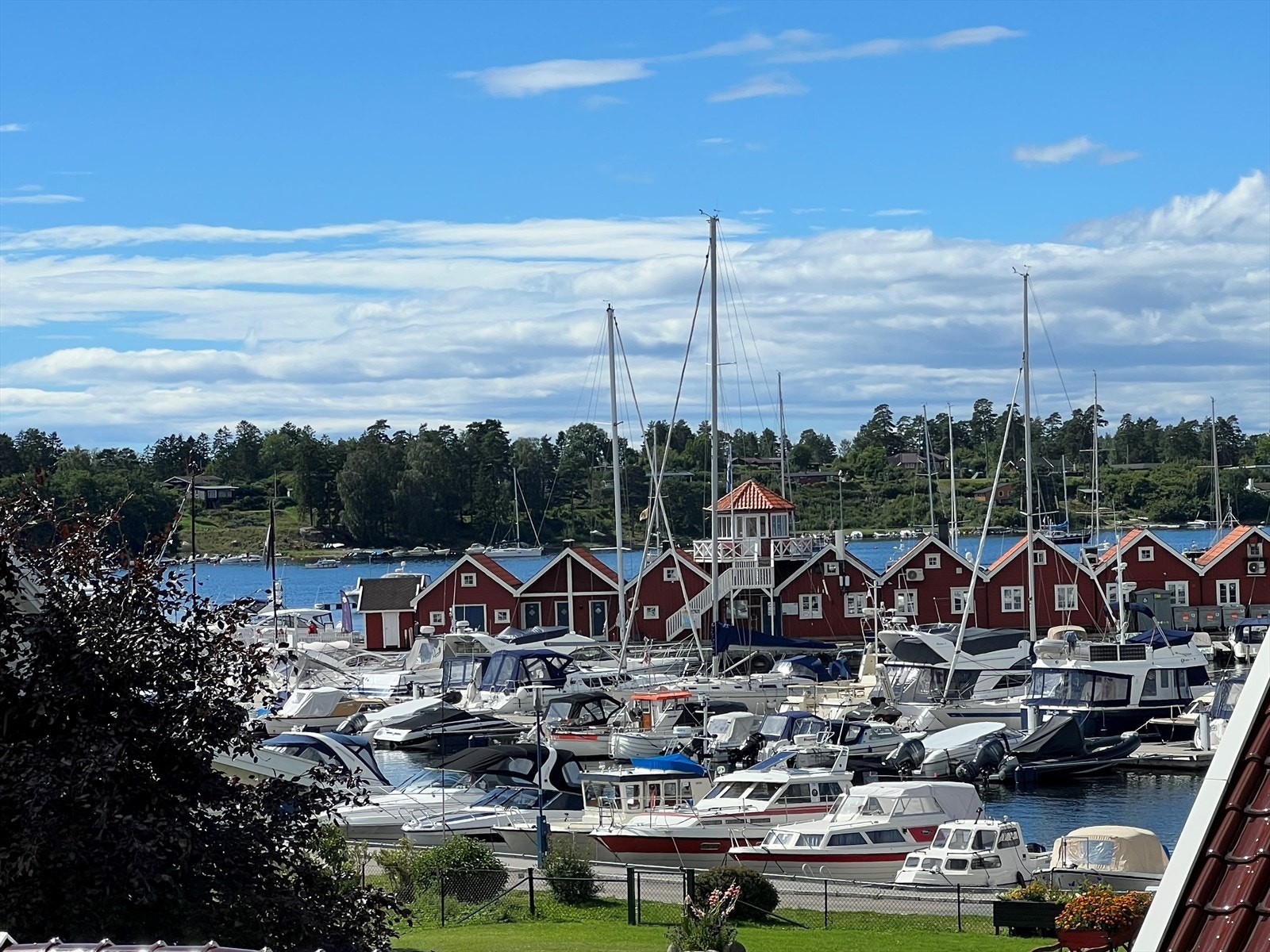 Utsikt balkong - Området er viden kjent for sitt yrende folkeliv på sommeren. Galleribilde