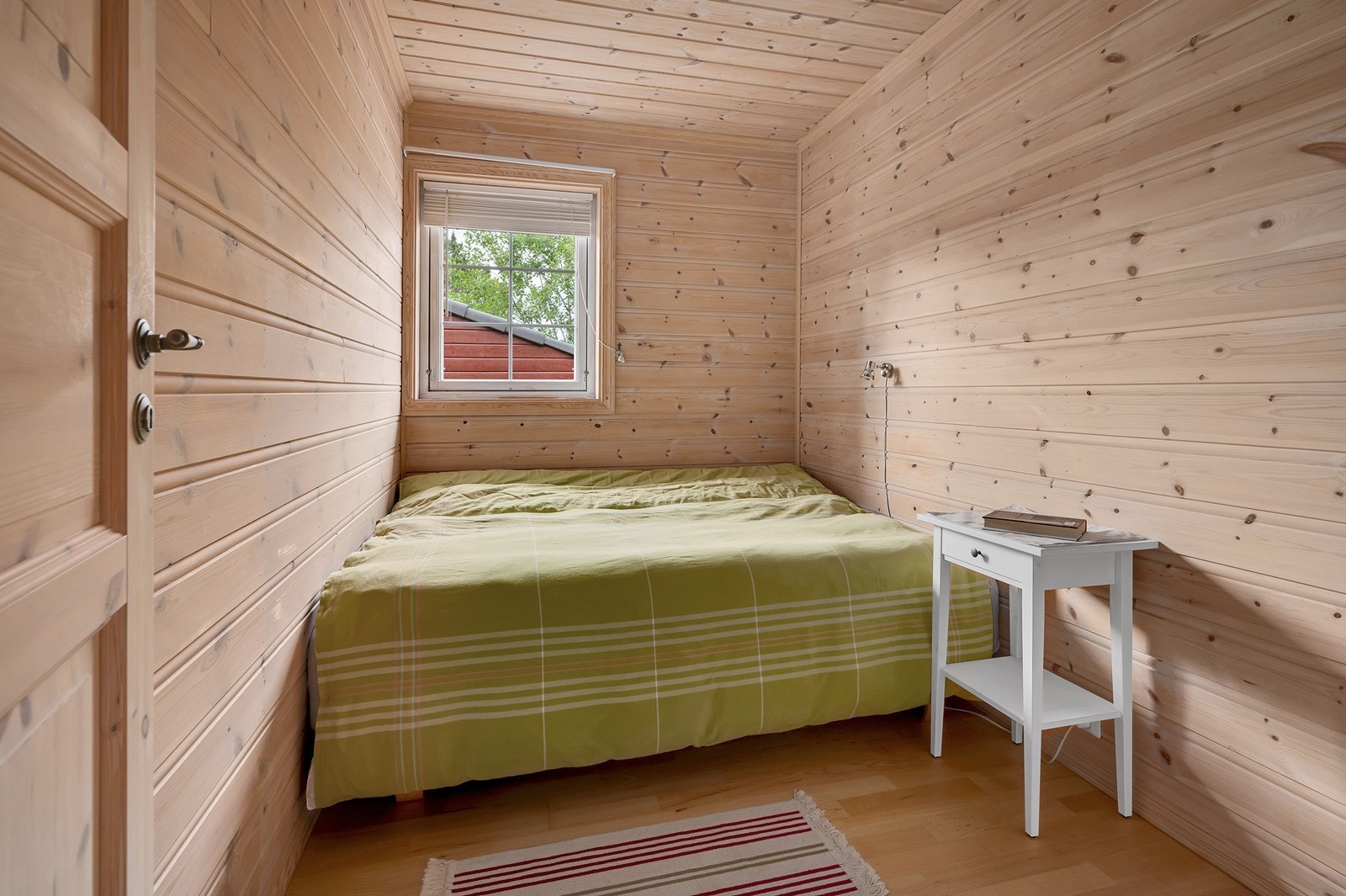 Soverom nr. 3 med plass til seng og garderobe. Galleribilde