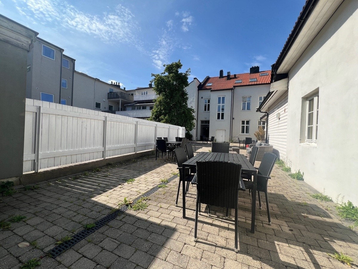 Bakgård også med sykkelparkering Galleribilde