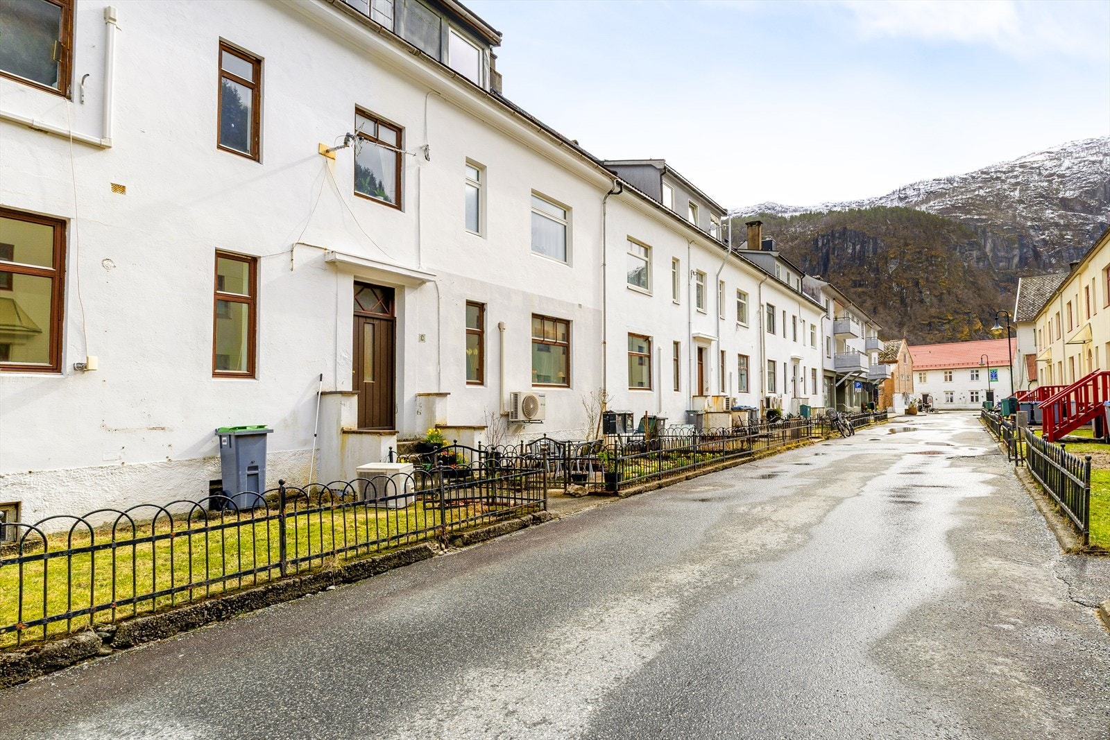 Markvegen 3C har en meget sentral beliggenhet på Dale. Galleribilde