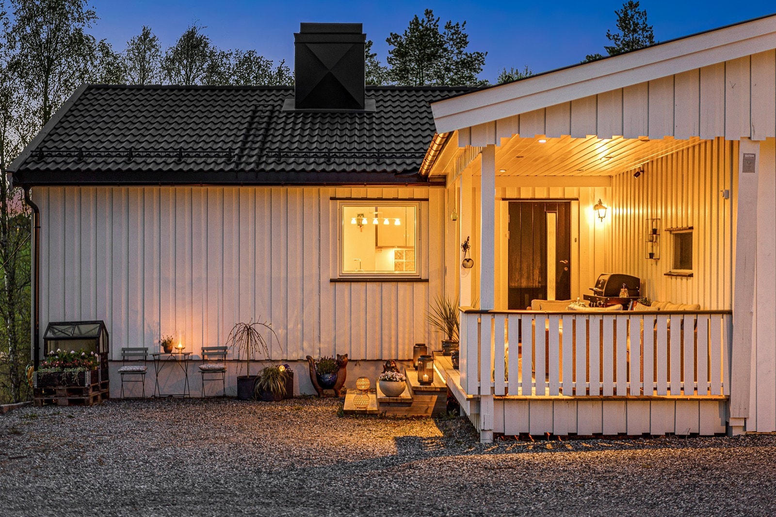 Huset har fått ny undertakduk og takstein fra 2019. Galleribilde