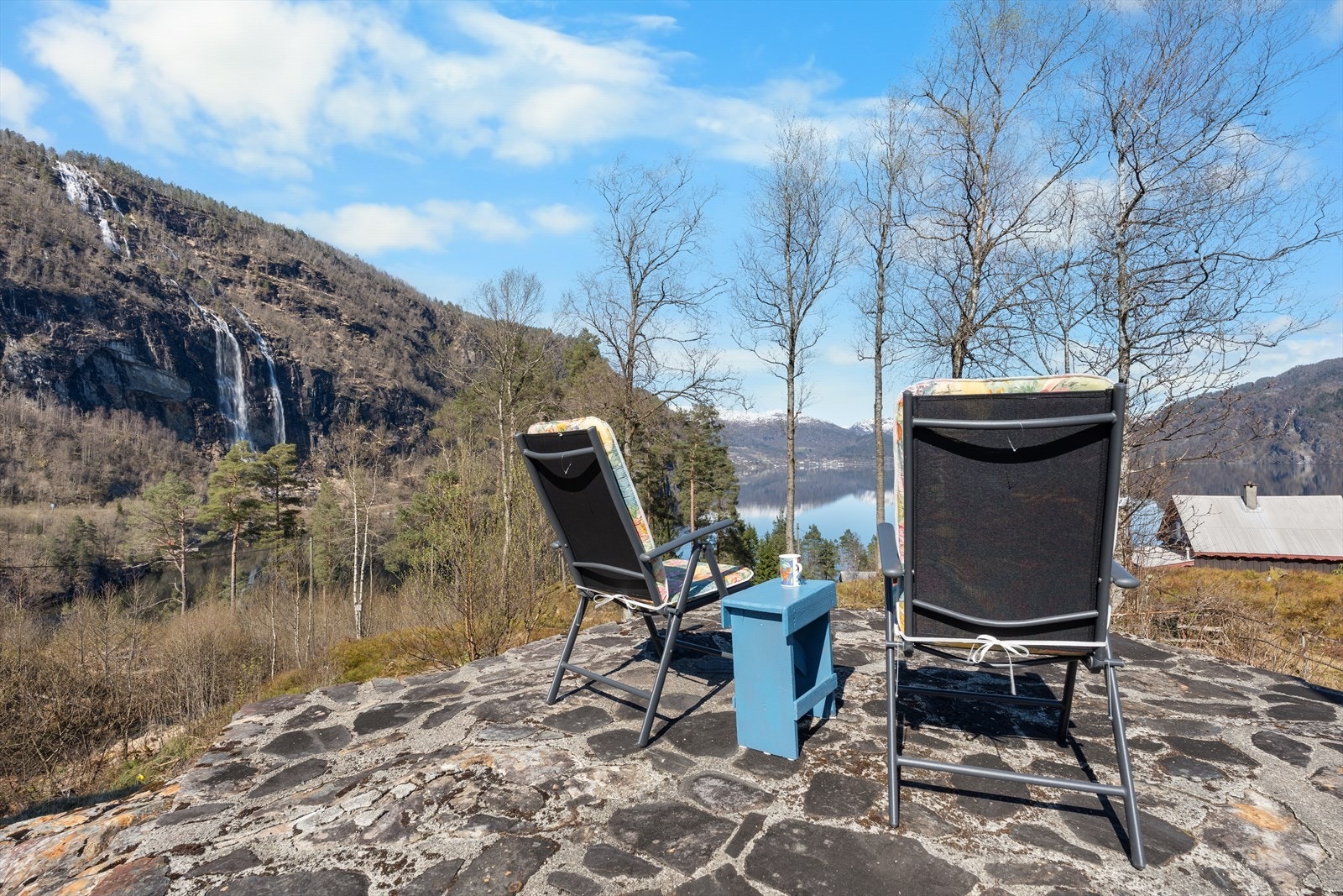 Sittegruppe "på haugen" - nydelig utsikt Galleribilde