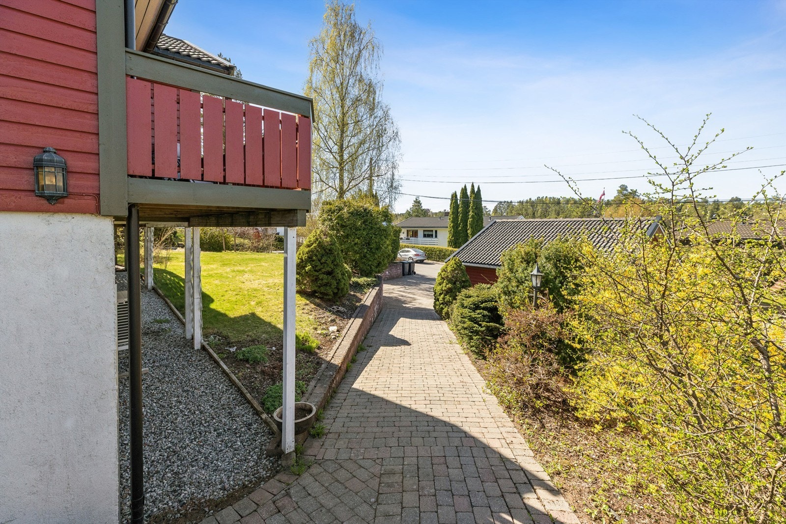 Fra eiendommen er det kort vei til Hauketo stasjon, med hyppige avganger mot Oslo S. Galleribilde