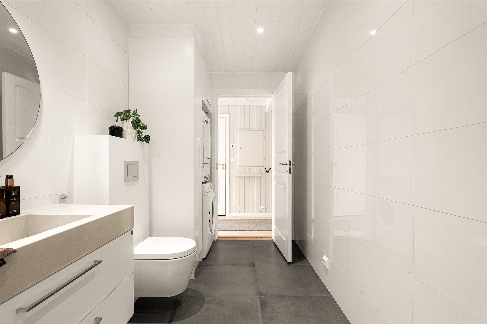 Badet er smart tilrettelagt også for vaskeromsformål. Galleribilde