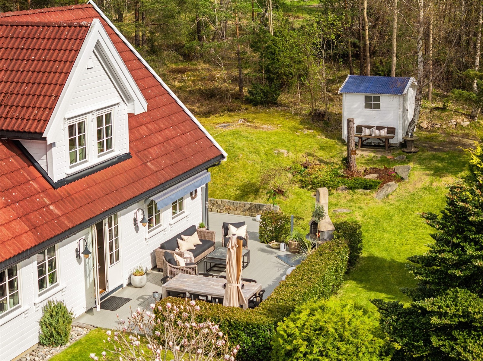 Boden øverst i hagen er velegnet for oppbevaring av redskaper. Galleribilde
