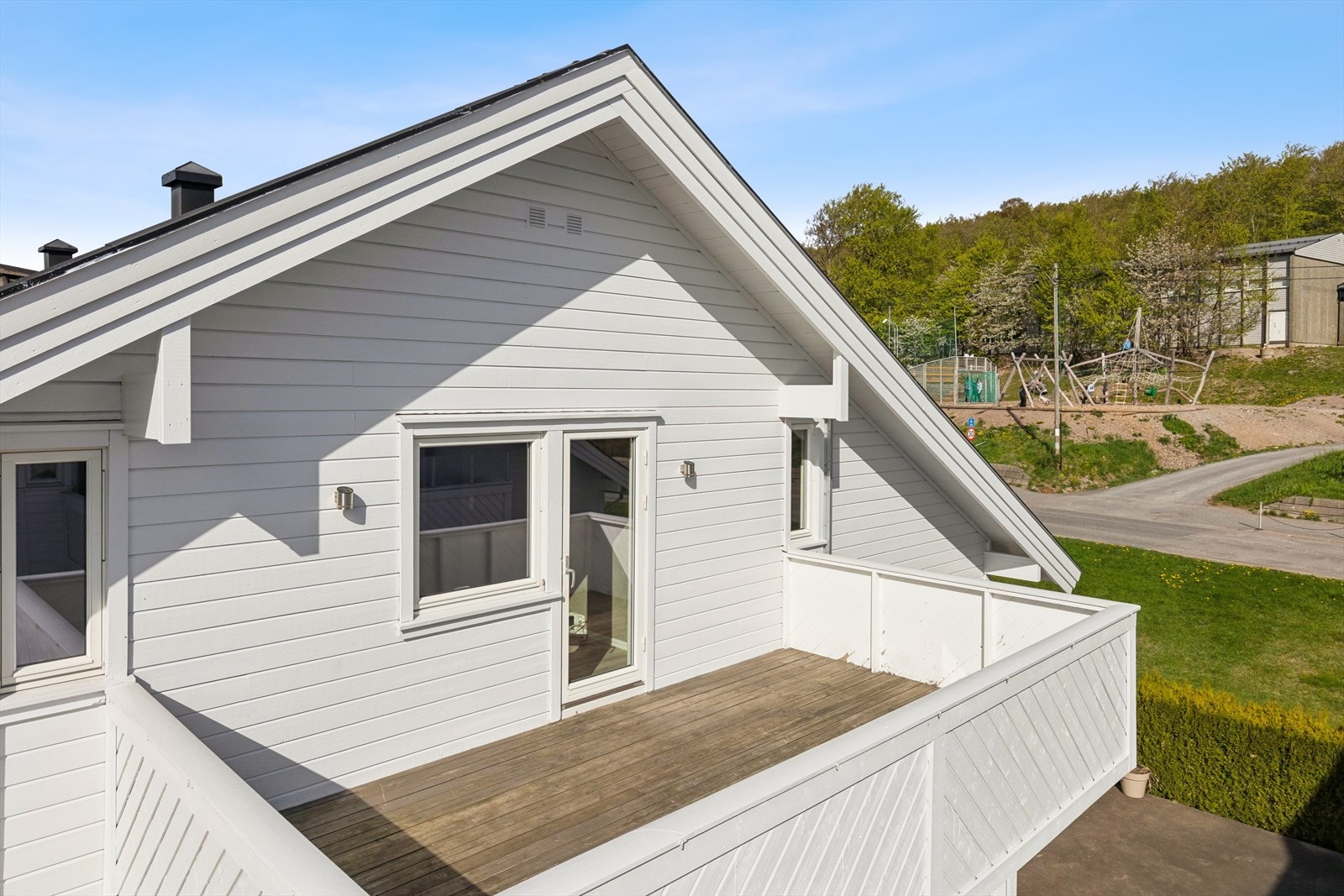 Direkte utgang til balkongen fra stuen. Galleribilde