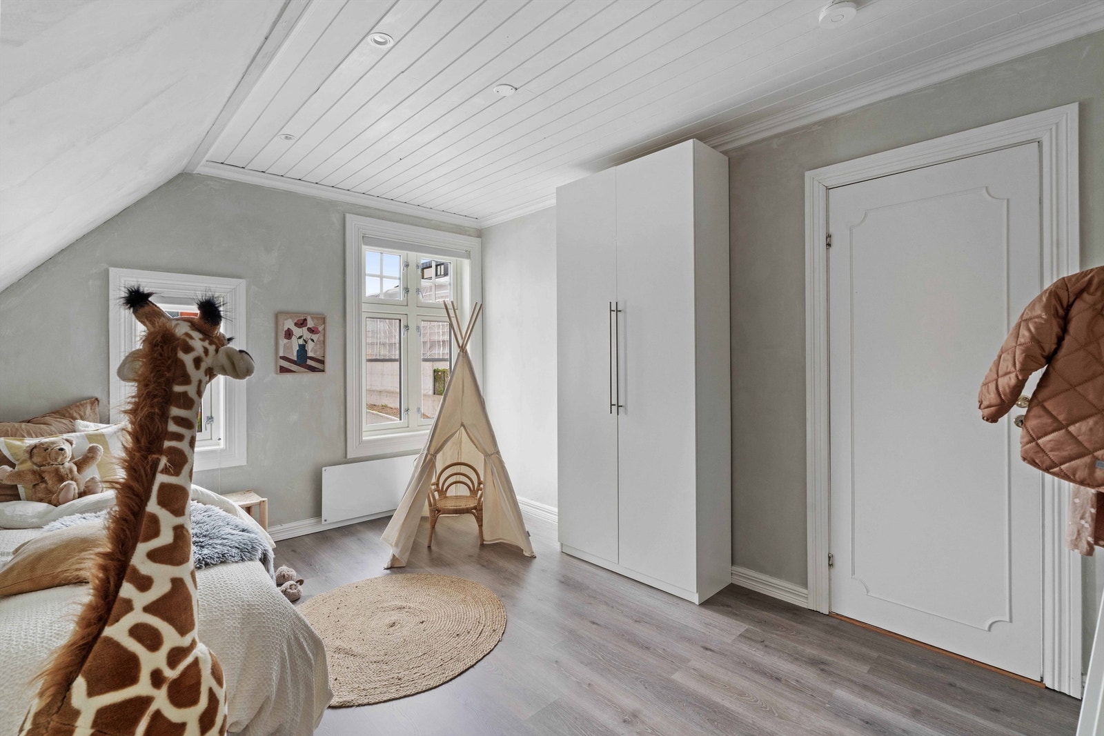 Soverommet har god plass til garderobeskap. Galleribilde