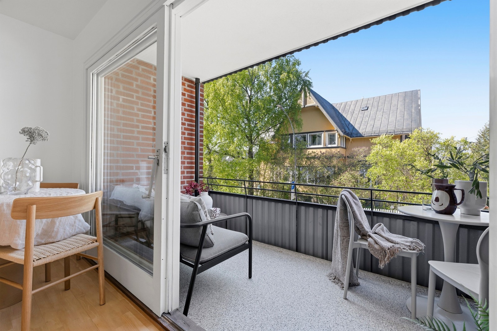 Hyggelig nordvestvendt balkong på 6 m2 Galleribilde